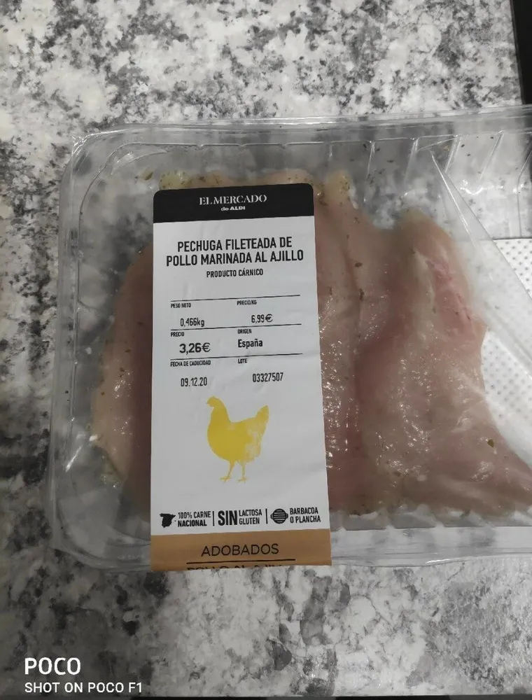 Pechuga fileteada de pollo marinada al ajillo