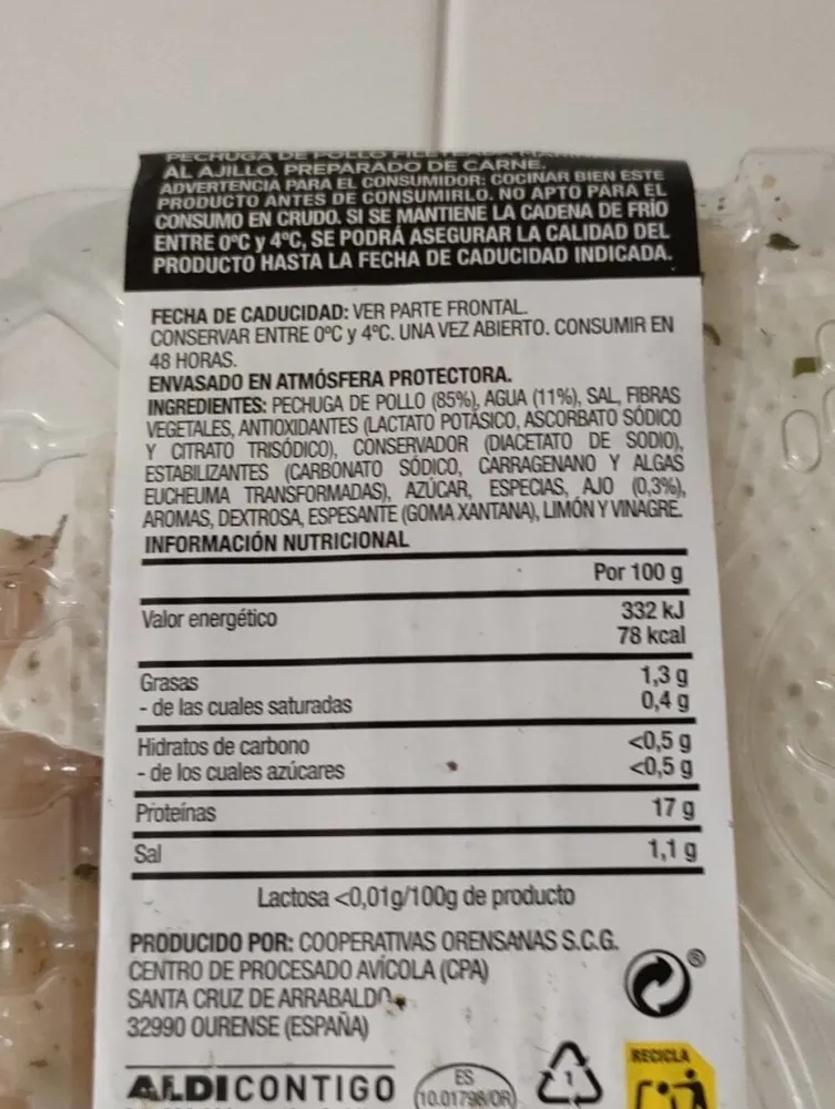 Pollo fileteado marinado al ajillo