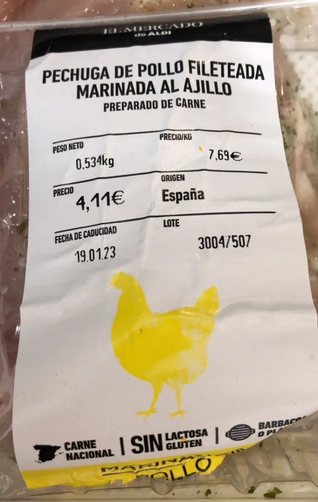Pechuga de pollo fileteada marinada al ajillo