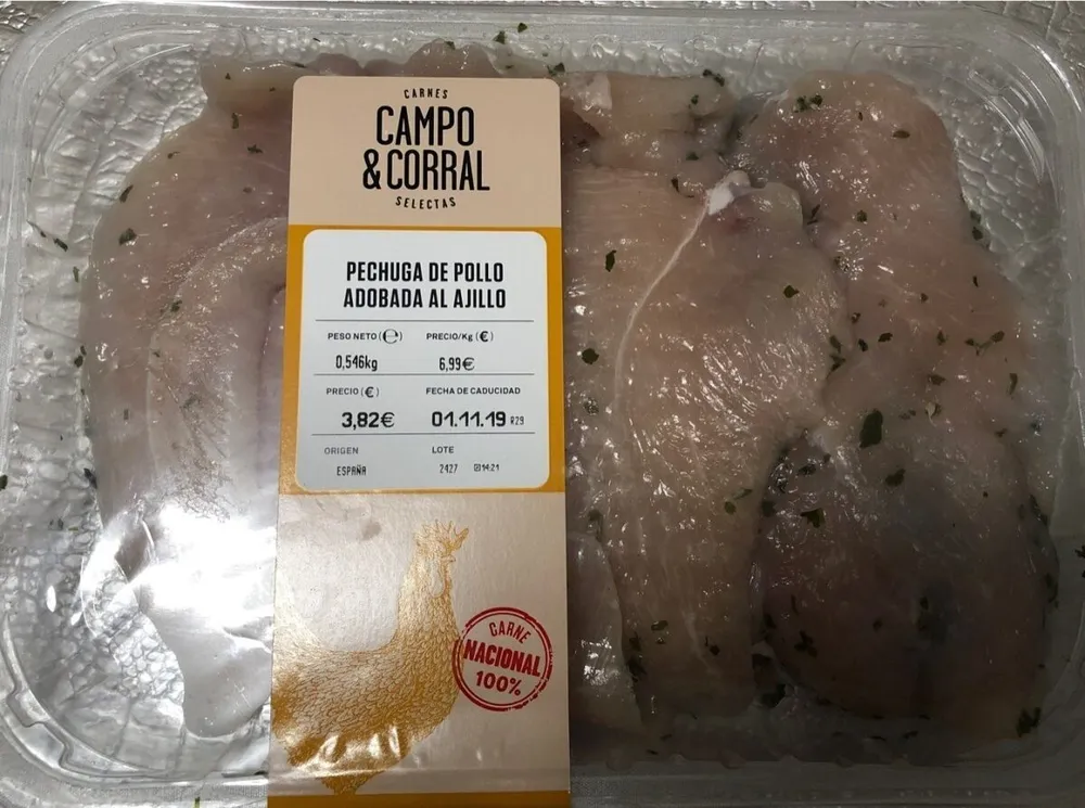 Pechuga de pollo adobada al ajillo