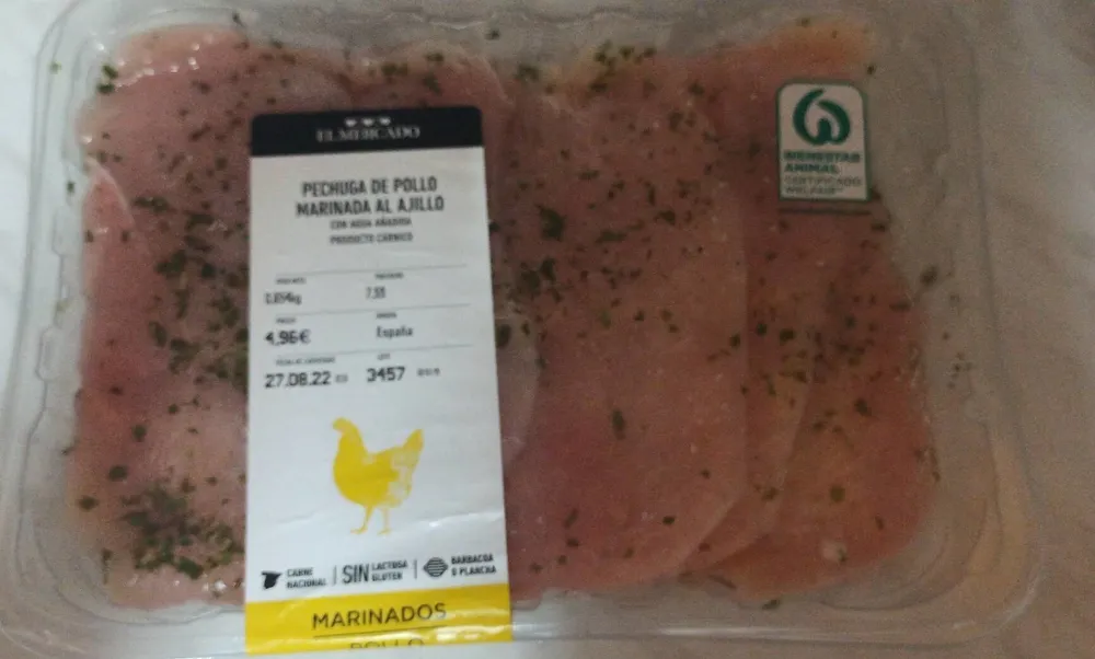 Pechuga de pollo marinada al ajillo