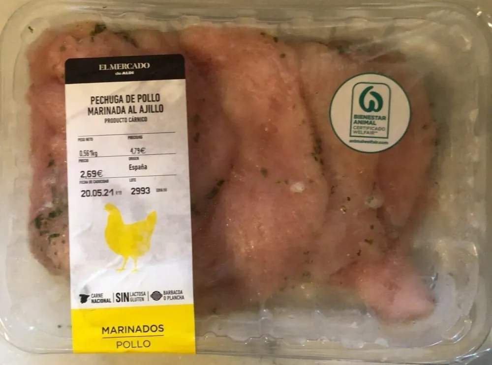 Pechuga de pollo marinada al ajillo