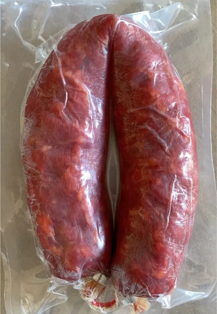 Salsiccia piccante curva