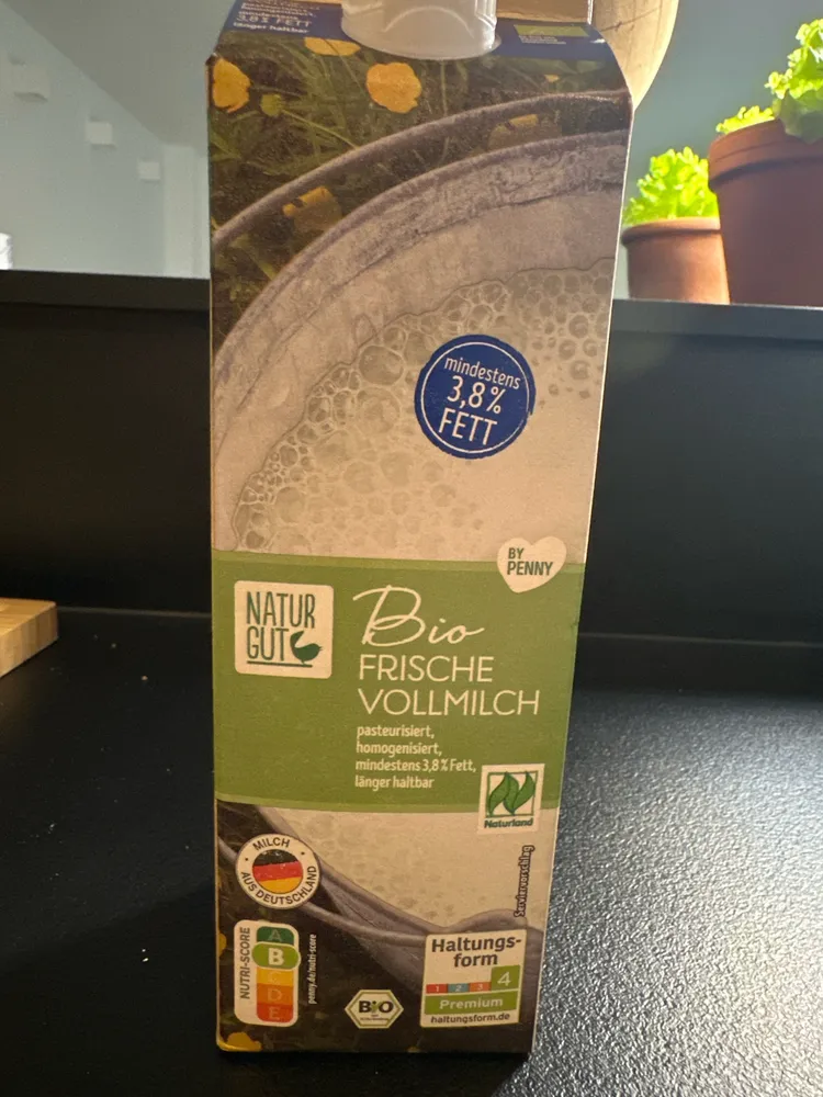 Frische Bio-Vollmilch
