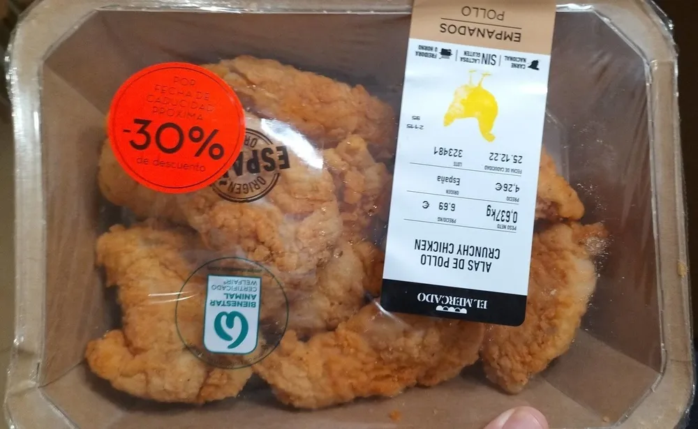 Alas de pollo marinadas empanadas