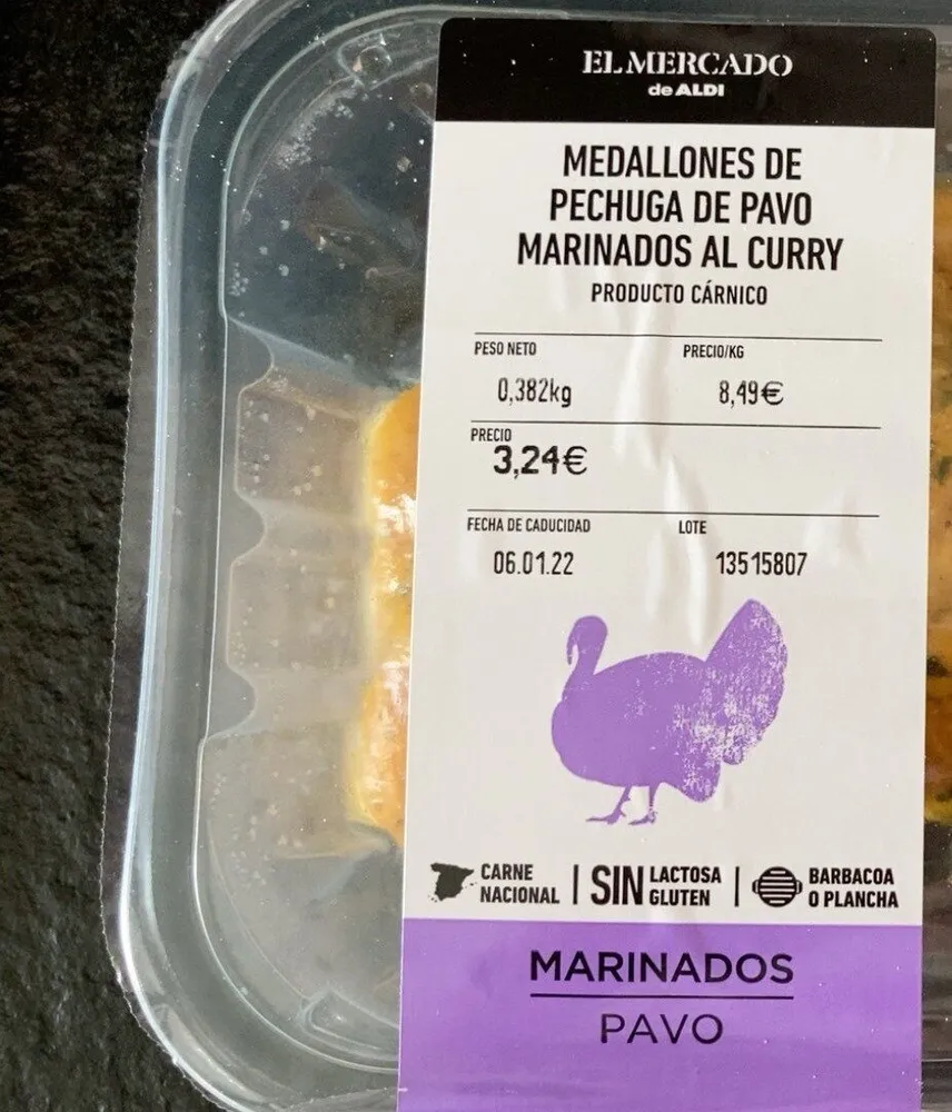 Medallones de pechuga de pavo marinados al curry