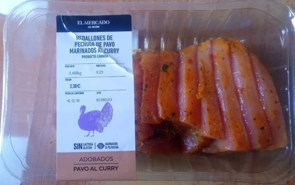 Medallones de pechuga de pavo marinados al curry