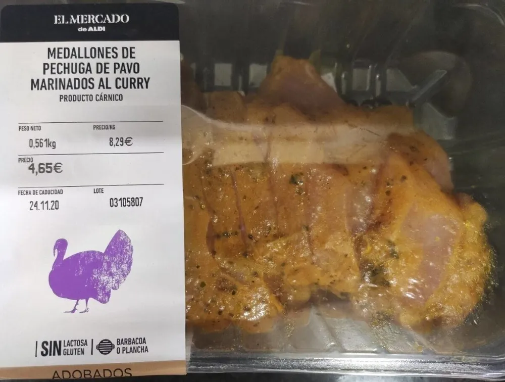 Medallones de pechuga de pavo marinados al curry