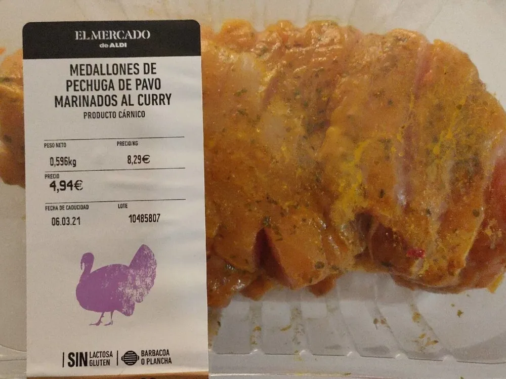 Medallones de pechuga de pavo marinados al curry