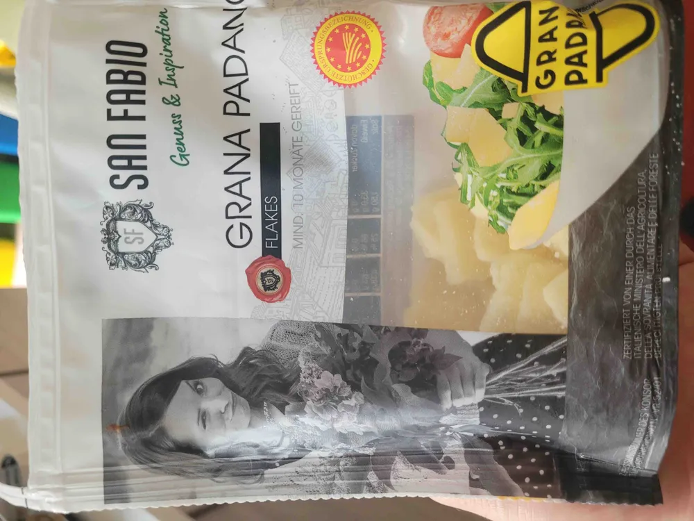 GRANA PADANO FLAKES