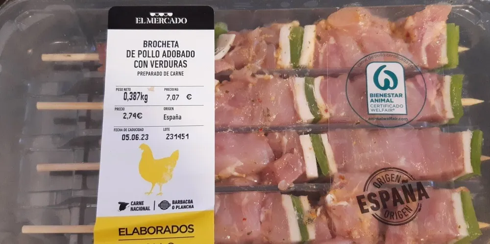 Brocheta de Pollo Adobado con Verduras