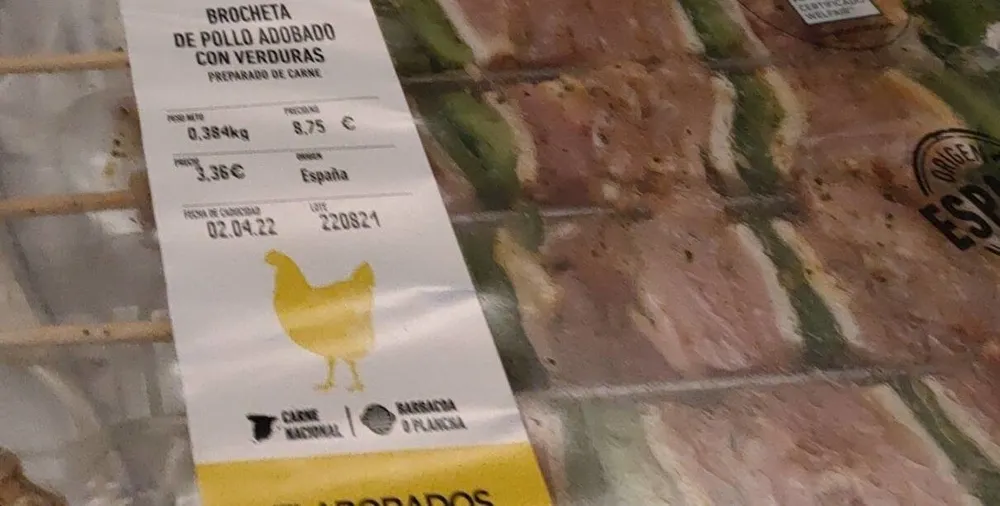 Brocheta de pollo adobada
