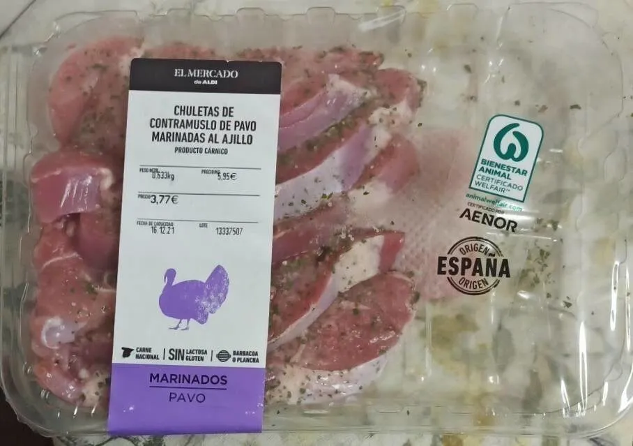 Chuletas de contramuslo de pavo marinadas al ajillo
