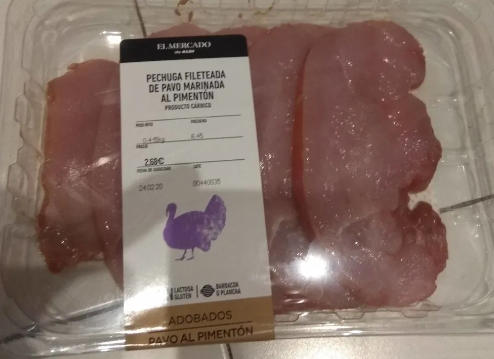 Pechuga fileteada de pavo marinada al pimentón