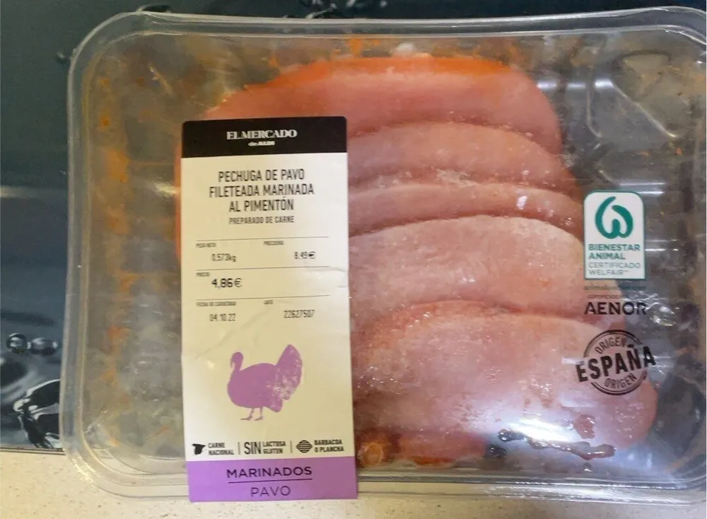 Pechuga de pavo fileteada marinada al pimenton