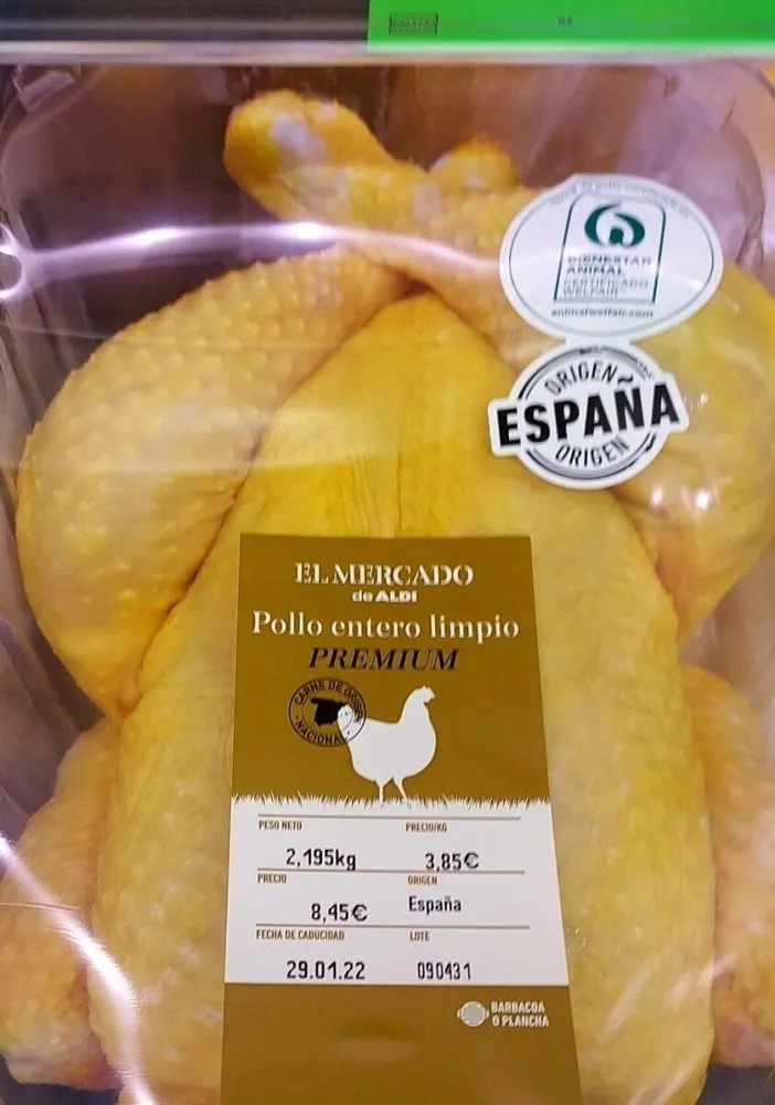 Pollo entero limpio