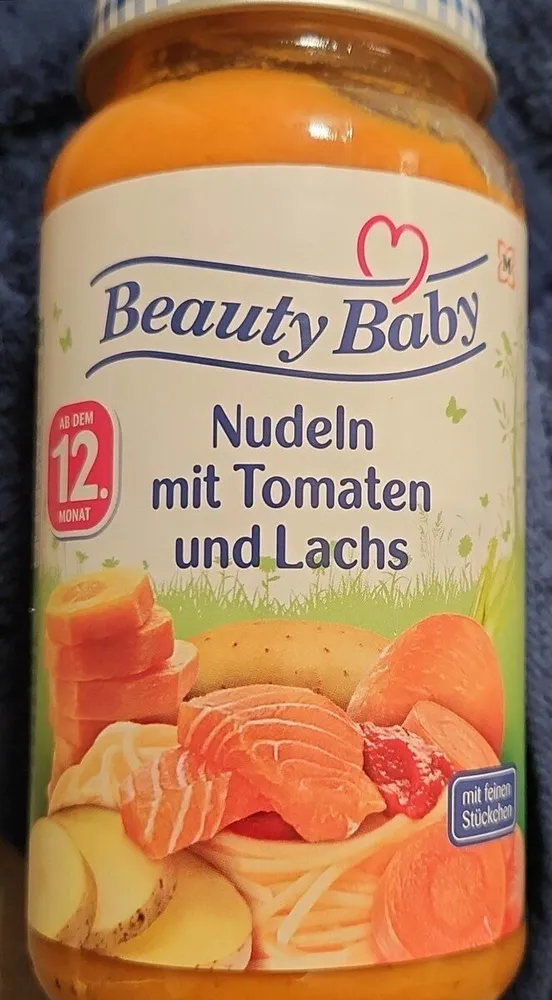 Nudel mit tomaten und lachs