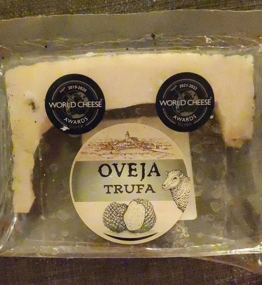 Queso de oveja curado graso con trufa