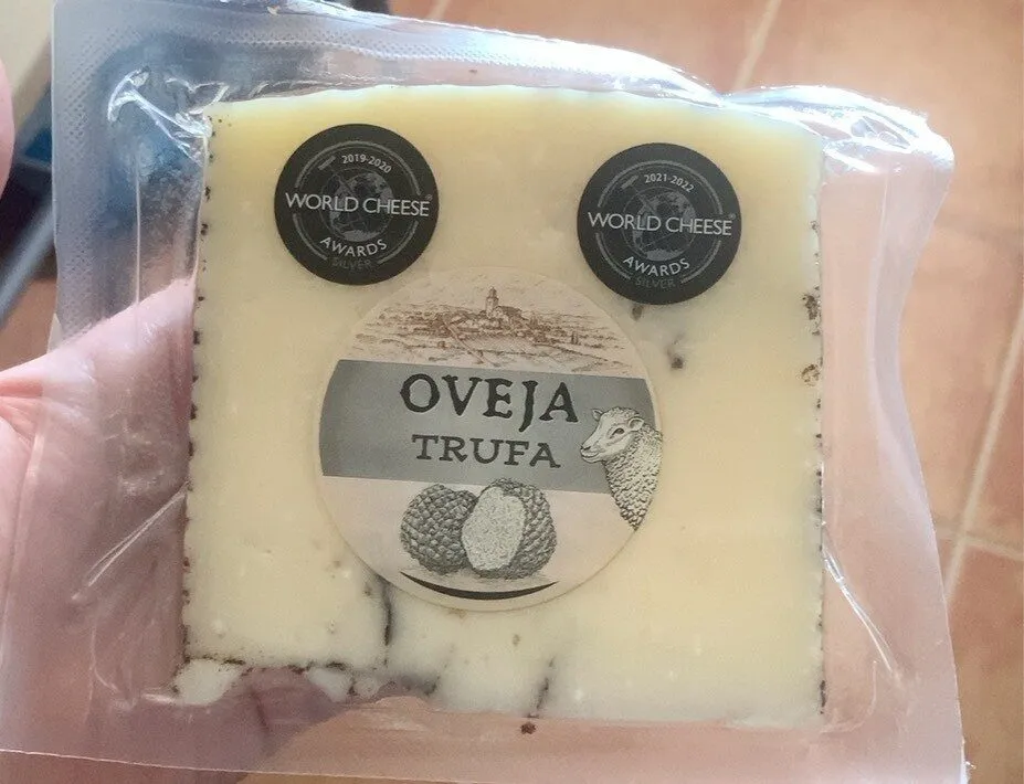 Queso de oveja curado graso con trufa