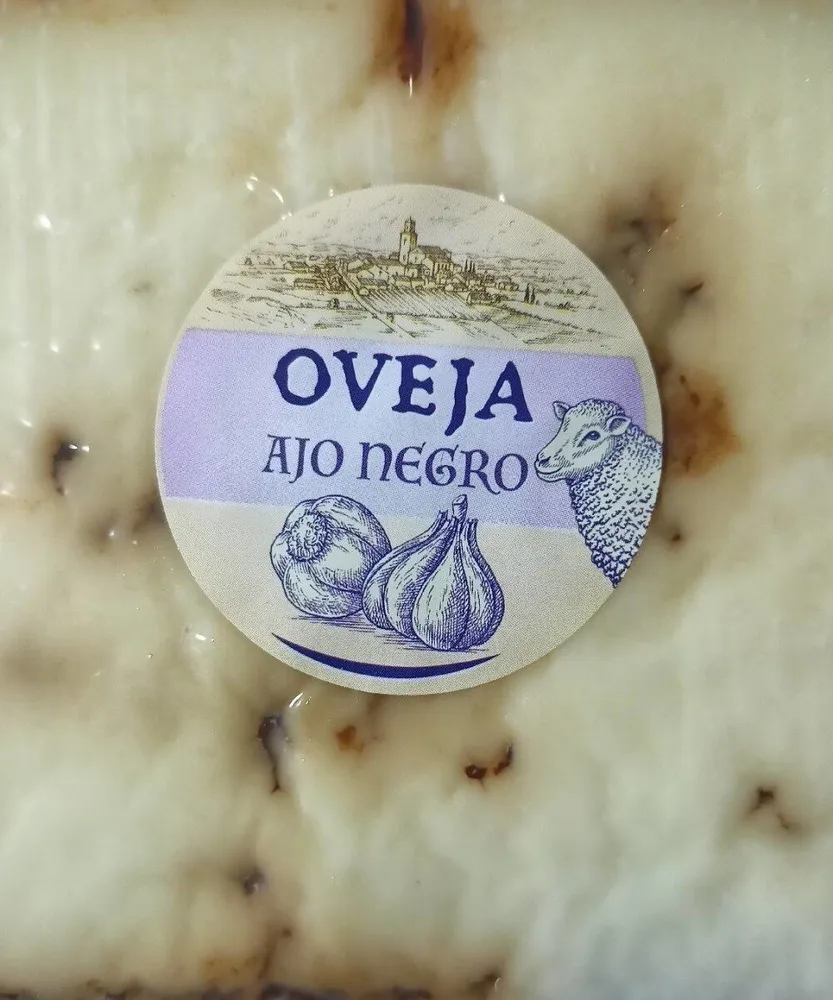 Queso de oveja con ajo negro