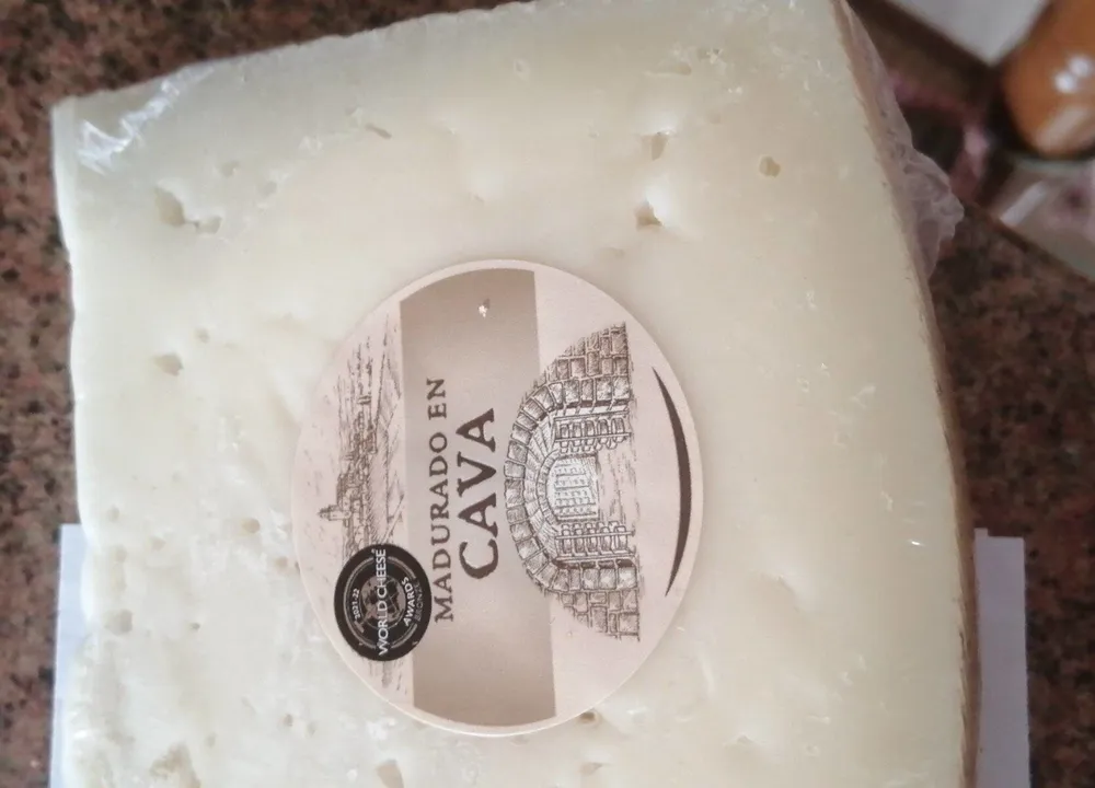 Queso madurado al cava