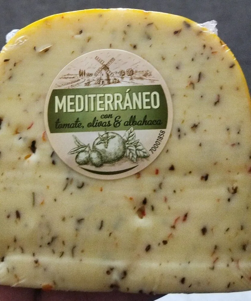 Mediterránea con tomate Olivas y Albahaca