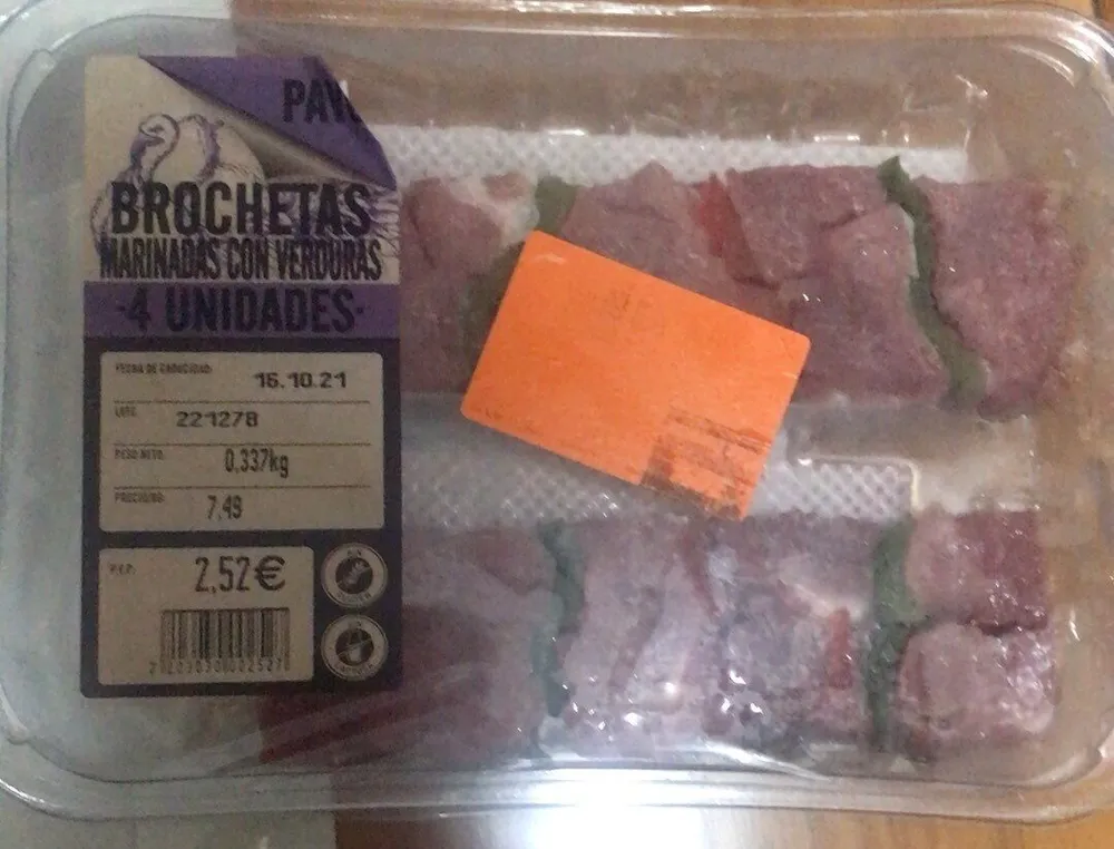 Brochetas marinadas con verduras