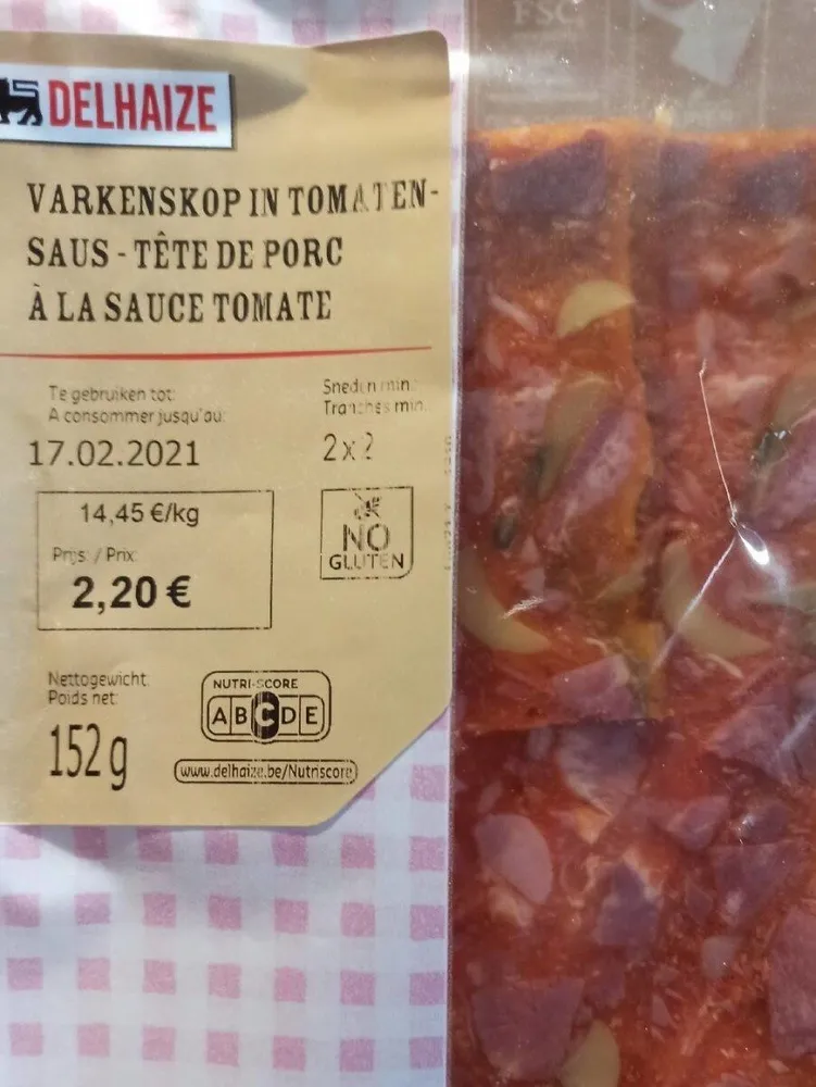 Tête de porc à la sauce tomate