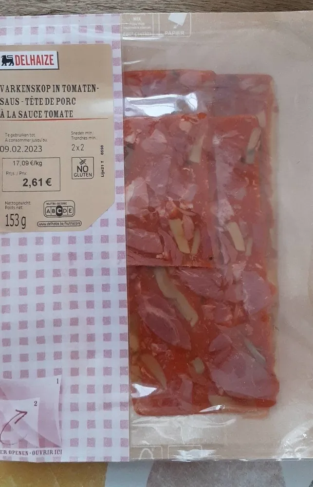 Tête de porc à la sauce tomate