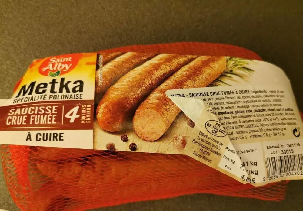 Saucisse crue fumée