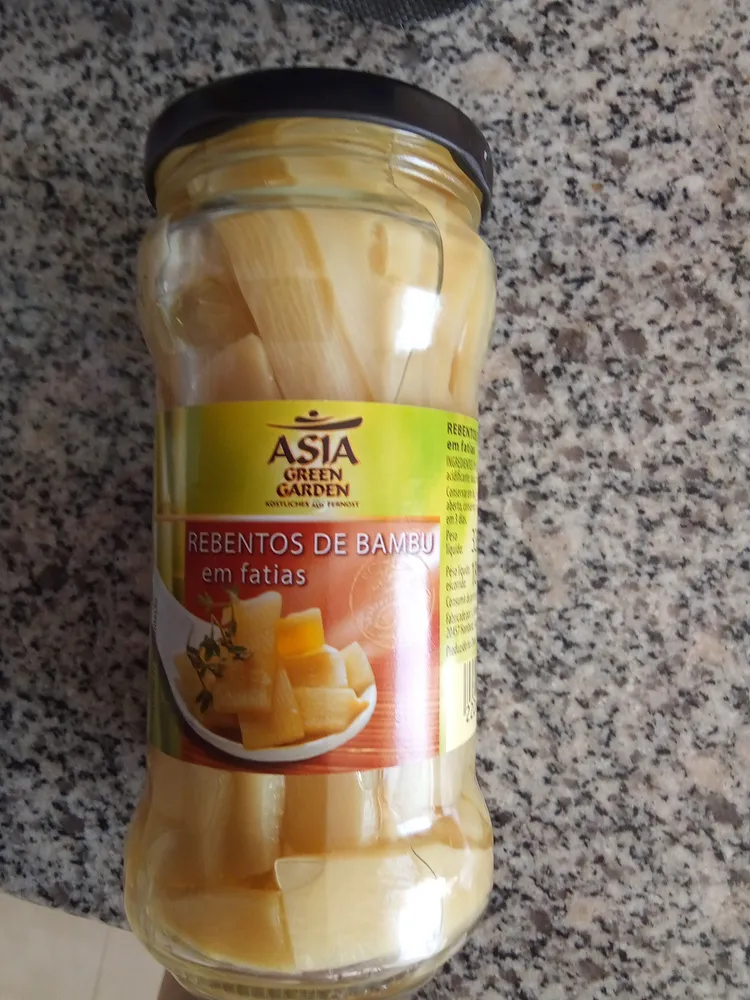 REBENTOS DE BAMBU em fatias