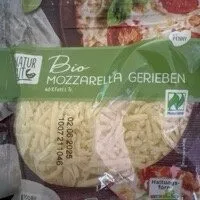 Mozzarella gerieben