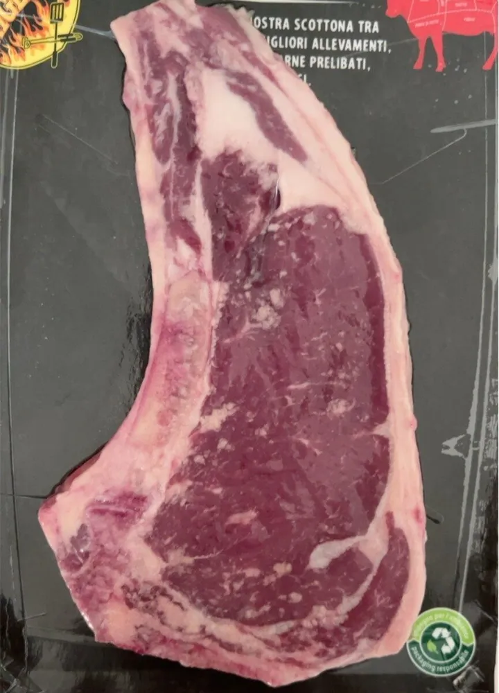 Costata con osso di bovino adulto scottona