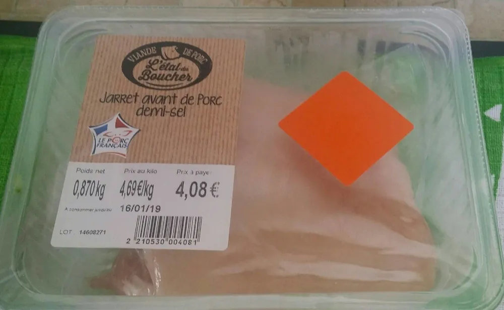 Jarret avant de porc demi sel