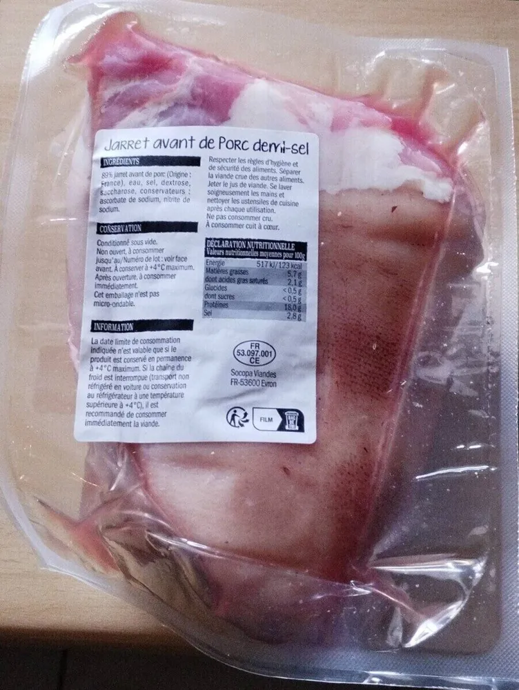 Jarret avant de porc demi sel
