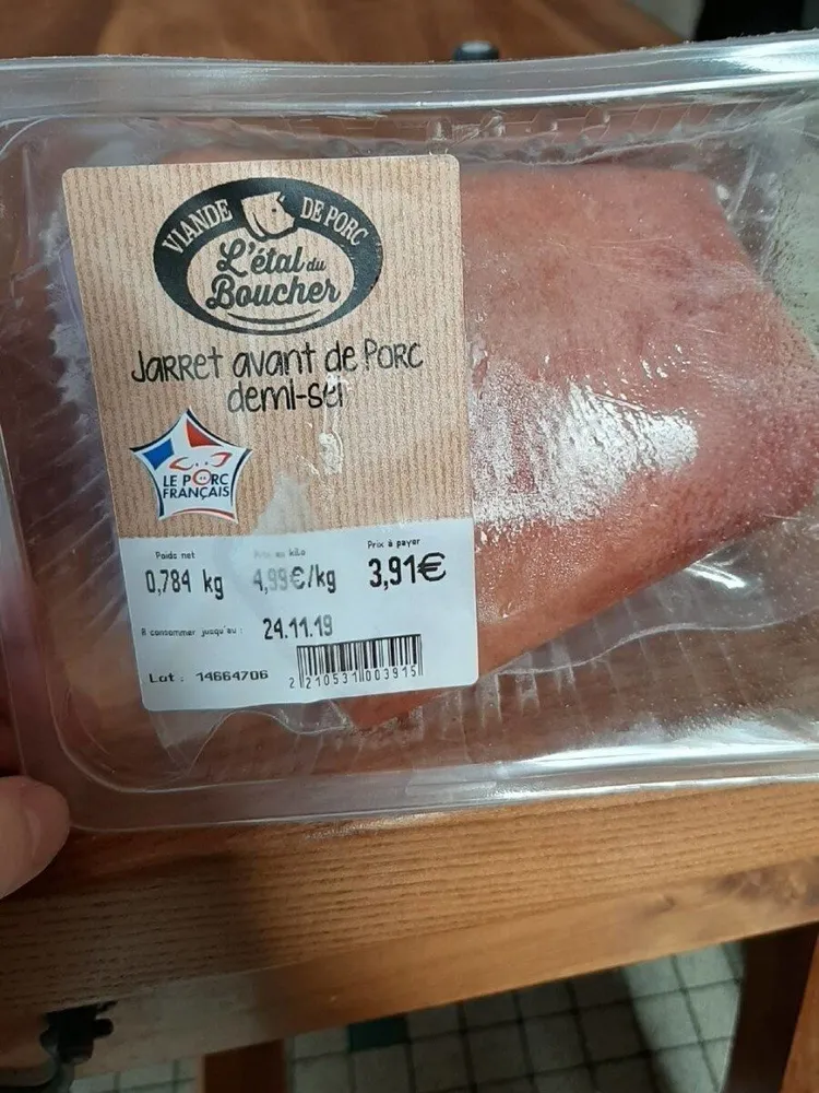 Jarret avant de porc demi-sel