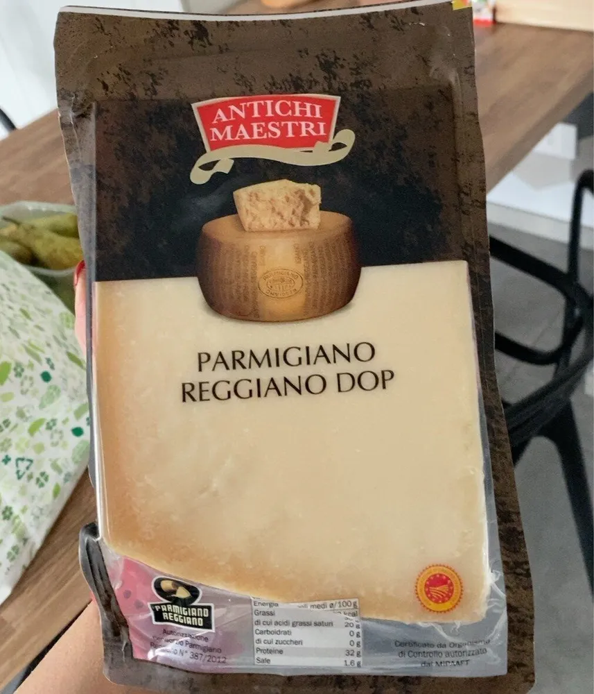 Formaggio parmigiano reggiano DOP