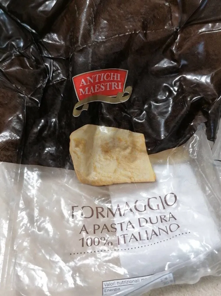 Formaggio a pasta dura 100% italiano
