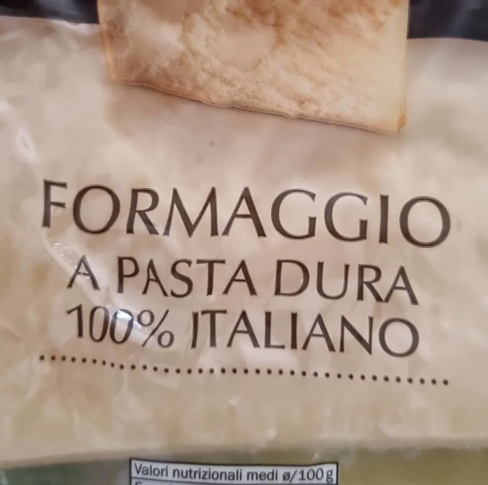 Formaggio a pasta dura italiano
