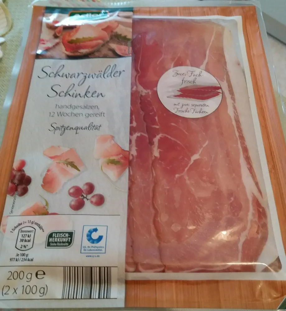 Schwarzwälder Schinken über Tannenholz Geräuchert