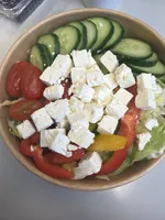 Salzlakenkäse Salat