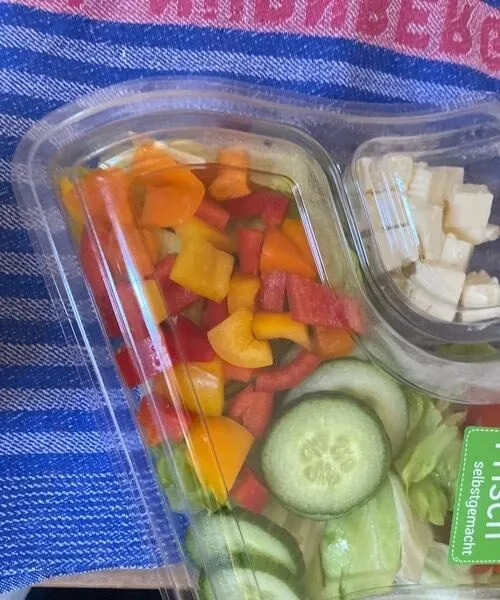 Salzlakenkäse Salat