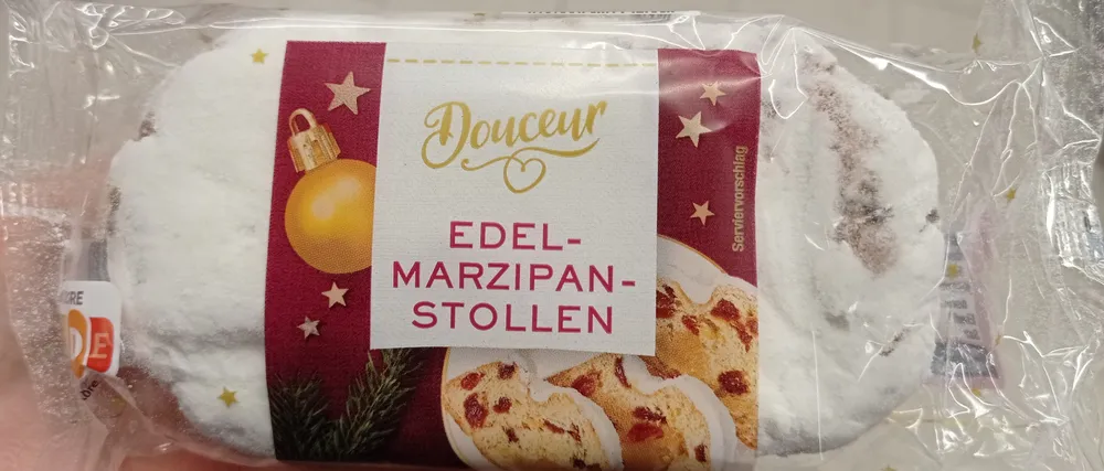 Edel-Marzipan-Stollen