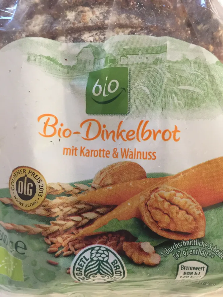 Bio-Dinkelbrot mit Karotten und Walnüsse