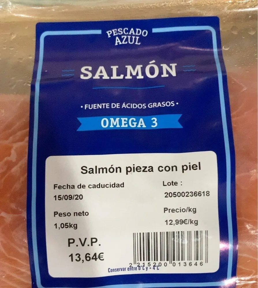 Salmon pieza con piel