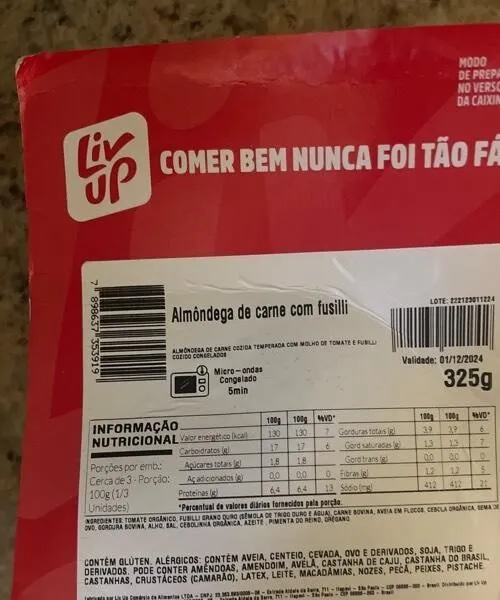 Almôndega de carne com fusilli