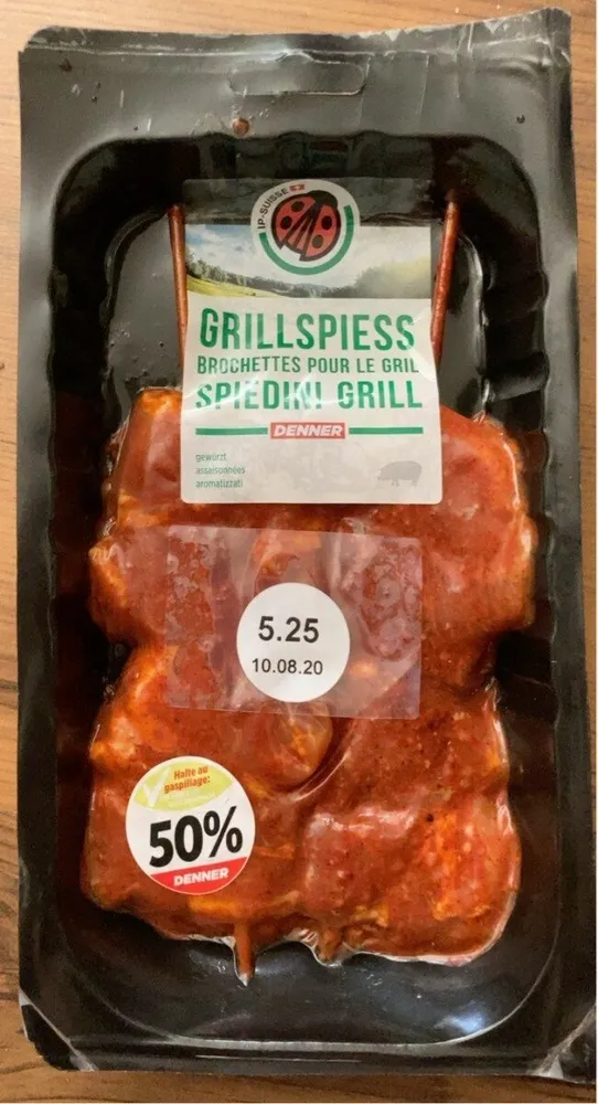 Brochettes pour le grill assaisonnees porc
