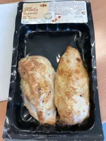 Filet de poulet avec peau, saumurés et rotis