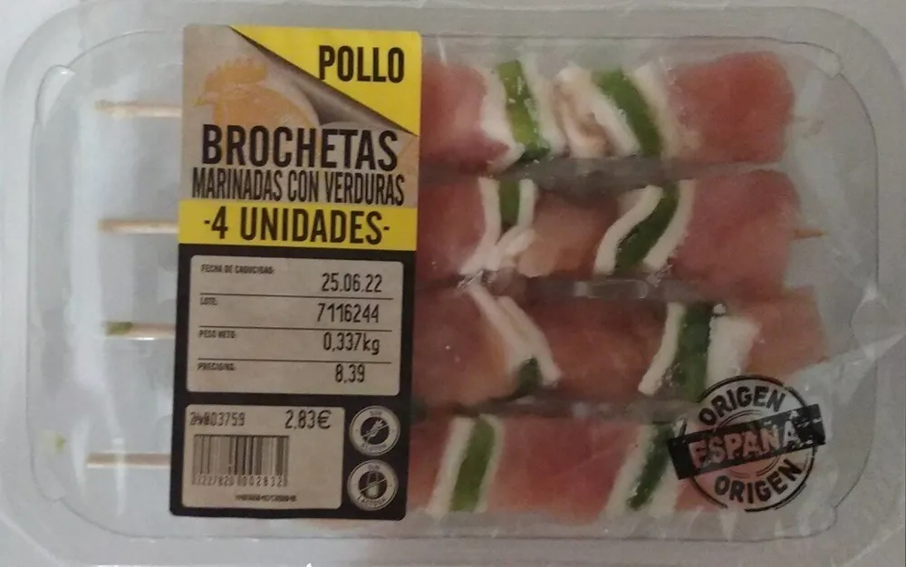 Brochetas de pollo marinadas con verduras