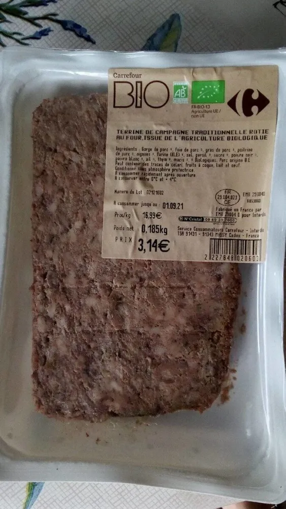 Terrine de campagne traditionnelle rôtie au four